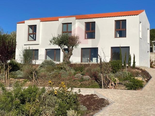 Moradia Moderna com Excelentes Áreas e piscina, no Carvalhal. 0m² Carvalhal