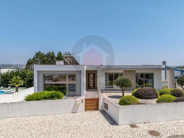 Moradia Moderna com Piscina Nadadouro, Caldas da Rainha 0m² Nadadouro