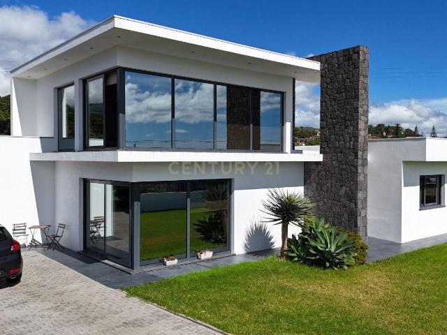 Moradia Moderna com Vista Mar em São Bartolomeu de Regatos
