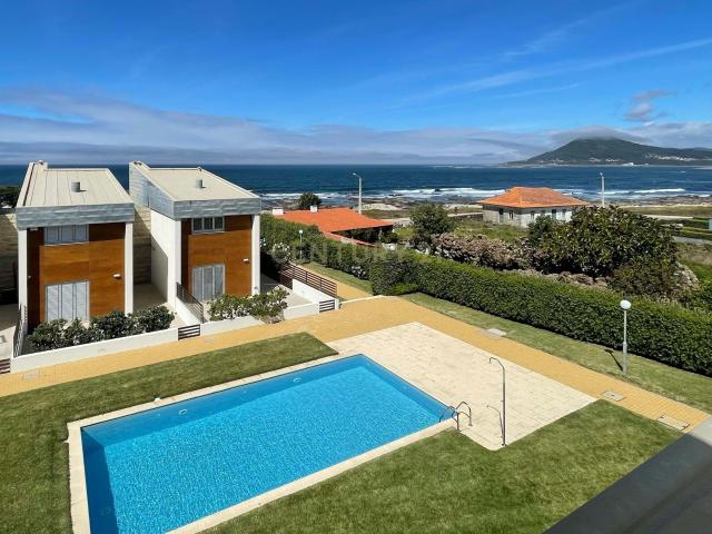 Moradia moderna com vista mar na praia de Moledo