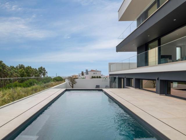 Moradia moderna com vista panorâmica de mar e perto de vário. 205m² Atouguia da baleia