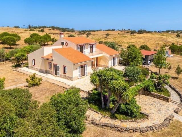 Moradia moderna com 4 quartos e lago privado perto de Ouriqu. 285m² Ourique