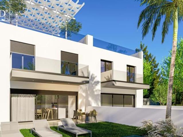Moradia moderna com 4 quartos, piscina e vistas sobre a Ria. 389m² Faro sé e são pedro
