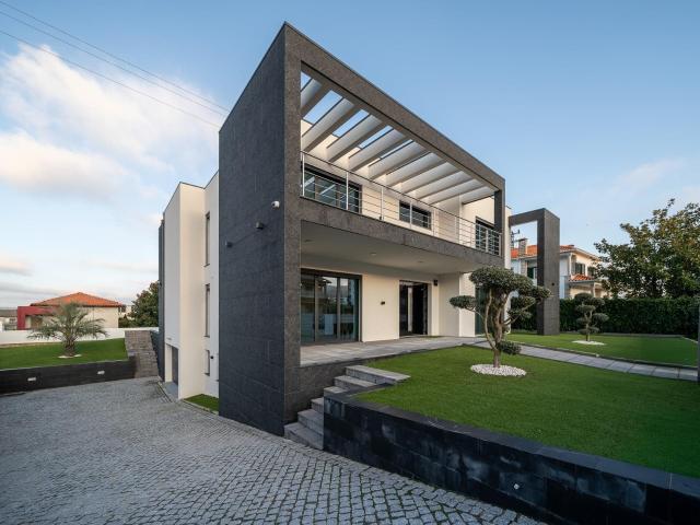 Moradia Moderna com 5 Quartos em Moimenta da Beira 284m² Moimenta Da Beira