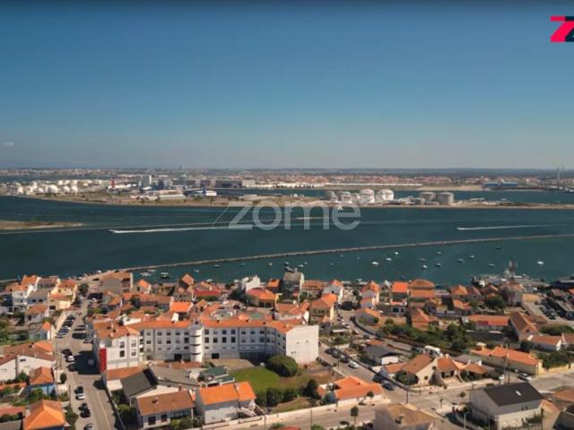Moradia moderna e isolada T4+1 em São Jacinto