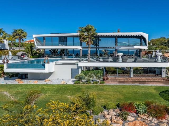 Moradia moderna exclusiva com piscina infinita, garagem/cave. 643m² Albufeira e Olhos de Água