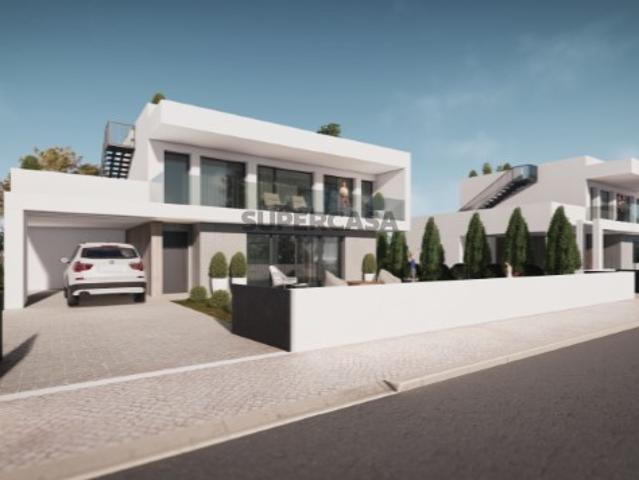 Moradia moderna na encosta da Lagoa de Óbidos