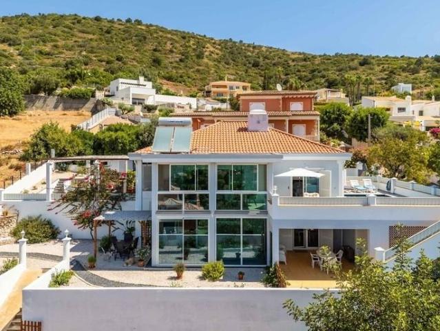 Moradia moderna renovada com extra terreno para construção 614m² Loulé São Clemente