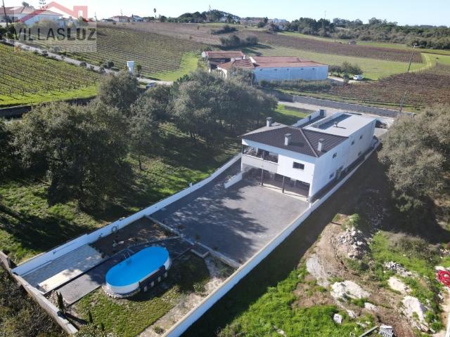 Moradia moderna T3+1 a 10 minutos de Leiria. 246m² Parceiros e Azoia