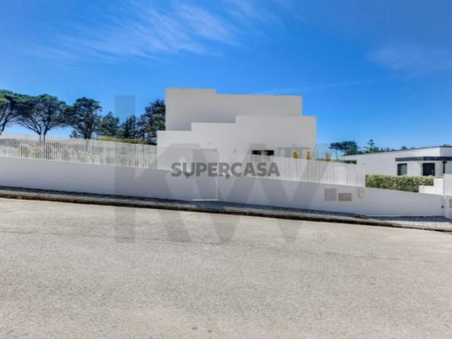 Moradia Moderna T3 + 1 na zona de Ribamar/Ericeira