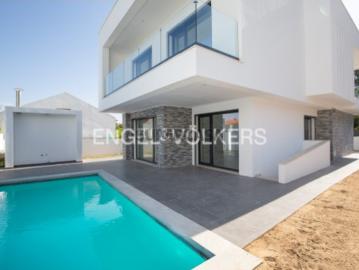 Moradia Moderna T4+2 com Piscina Perto de Lisboa Charneca da Caparica