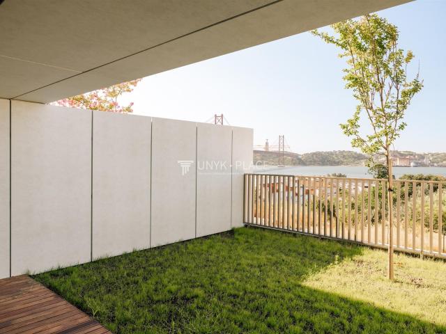 Moradia moderna T5 com elevador privativo em Lisboa 346m² Alcântara