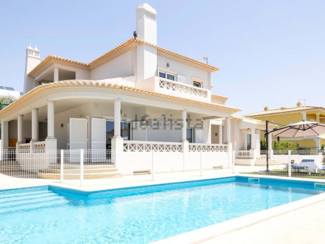Moradia, Montechoro, Albufeira e Olhos de Água