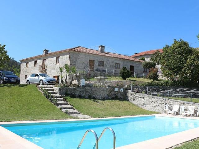 Moradia, Mosteiro