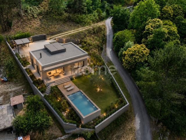 Moradia, Mosteiro