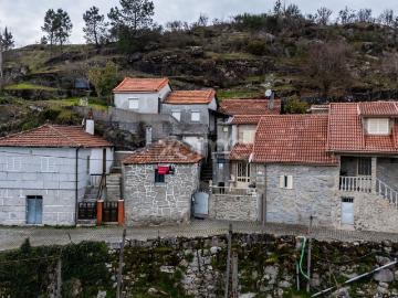 Moradia, Moreira do Rei e Várzea Cova