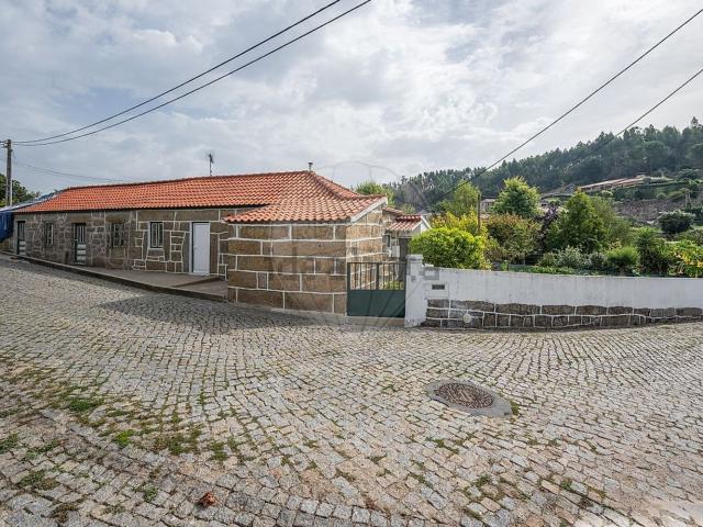 Moradia, Moreira de Cónegos