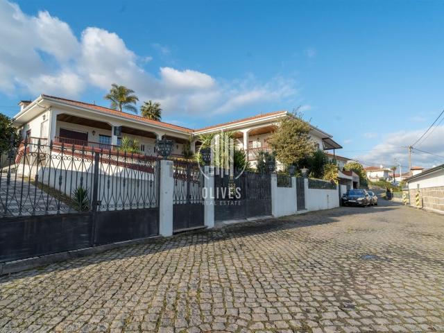 Moradia, Moreira de Cónegos