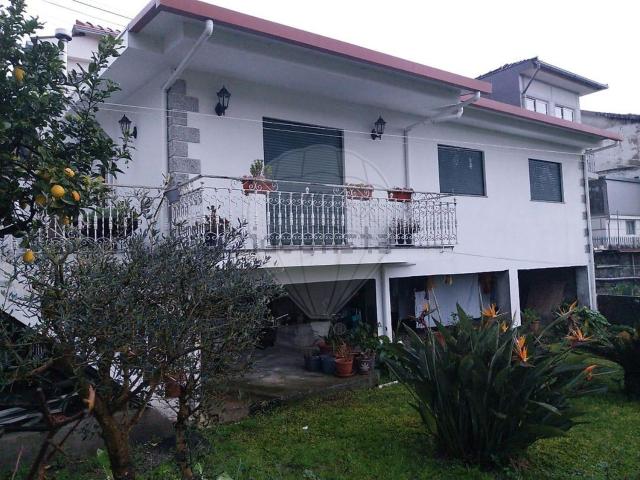 Moradia, Moreira de Cónegos