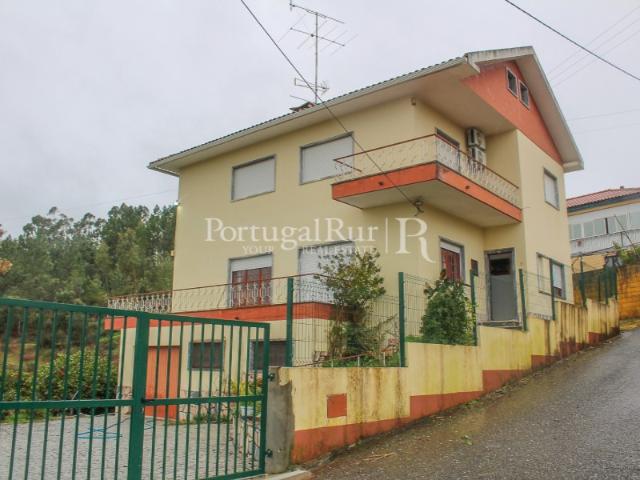 Moradia T5 com quintal e garagem proximo de Proença a Nova