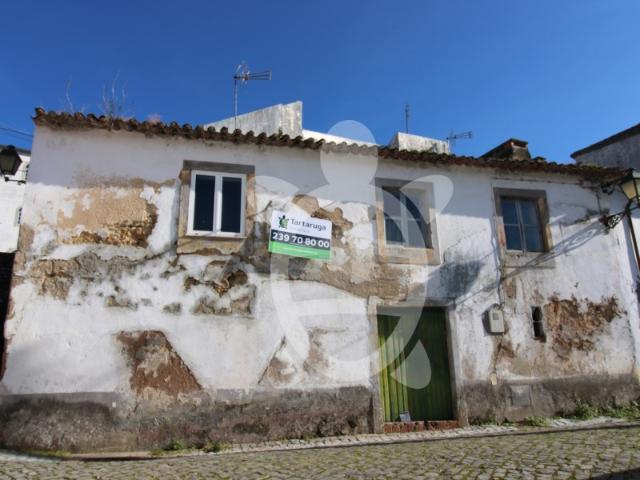 Moradia no centro de Penela para Recuperar