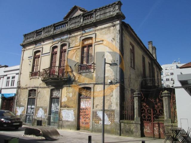 Moradia no centro de São João da Madeira