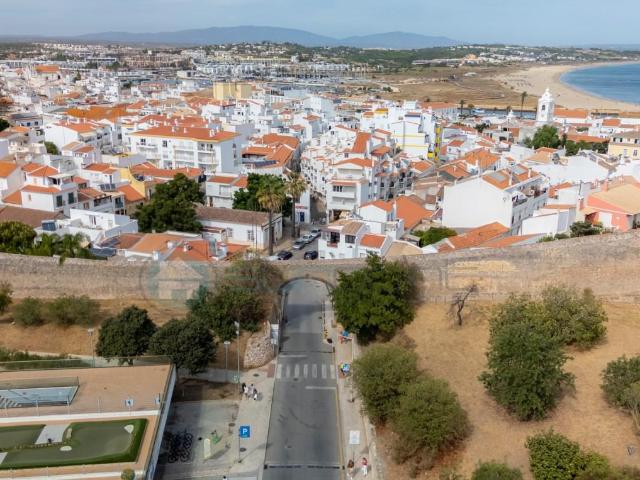 Moradia no centro histórico para reabilitar 0m² Lagos