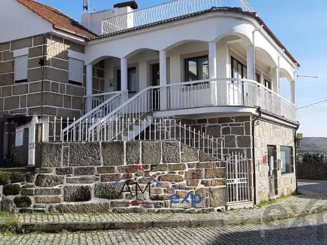 Moradia no Douro, Alijó