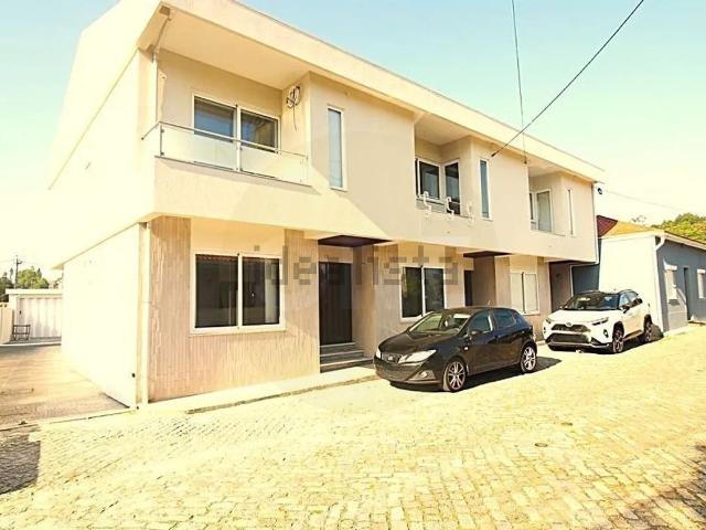 Moradia, Nogueira e Silva Escura