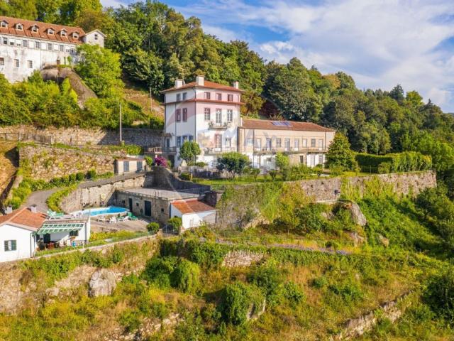 Moradia, Nogueiró e Tenões