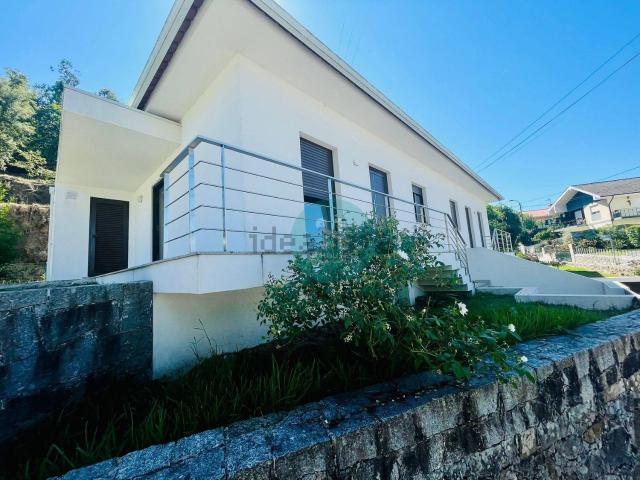 Moradia, Nogueiró e Tenões