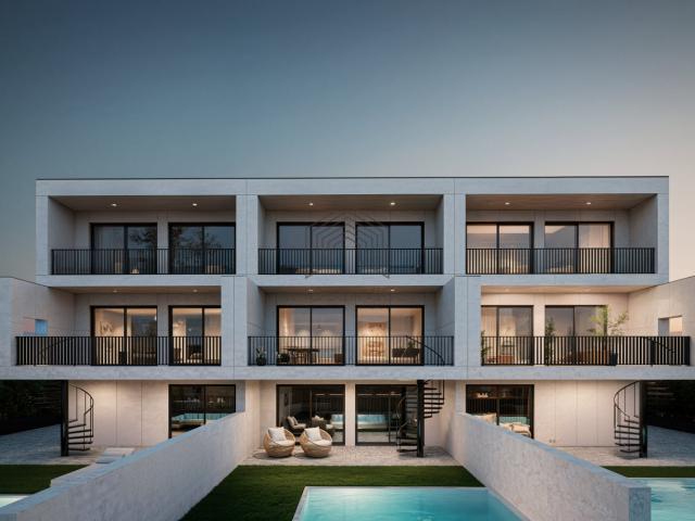 Moradia Nova, 3 Frentes, com Piscina