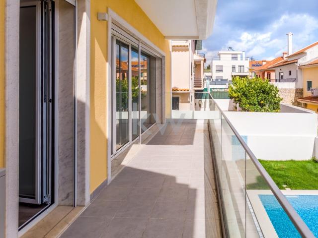 Moradia, Nova, 3 suítes em Famões 238m² Pontinha e Famões