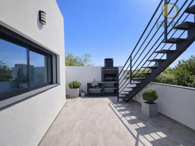 Moradia Nova com bons terraços, imersa na natureza e perto. 90m² São Brás De Alportel