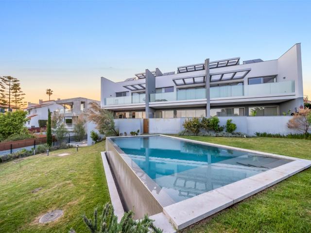 Moradia Nova com 5 quartos + 2 dentro de um condomínio local. 278m² Cascais e Estoril