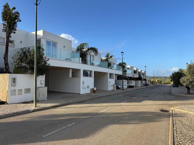 Moradia nova a poucos metros da praia da Mareta em Sagres 160m² Sagres