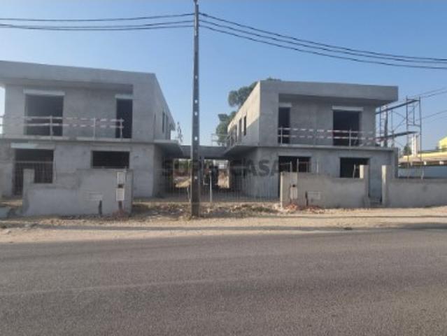 Moradia nova 238m2 lote 387m2 piscina garagem, Vista Serra Arrábida, Sintra e Lisboa Azeitão perto das praias, Arrábida Sesimbra Setúbal e Caparica, 4 suites, closet de 8m2 e 5m2 com balcão, acabamentos de luxo modernos