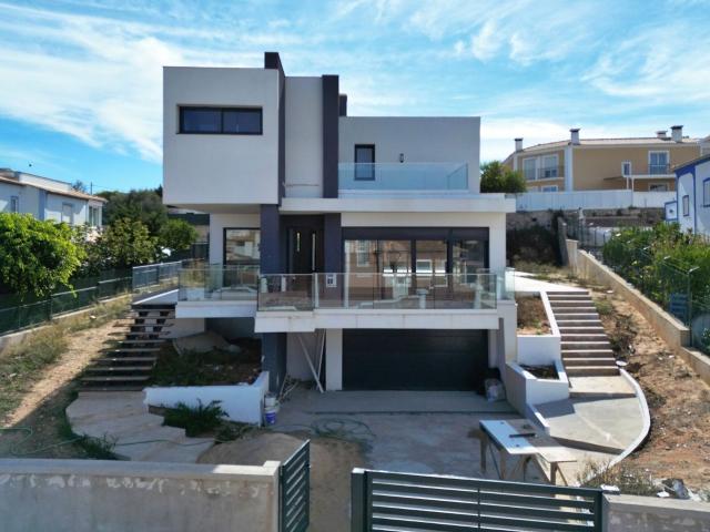 Moradia nova, em fase de acabamentos, com linhas modernas, p. 323m² Albufeira e Olhos de Água