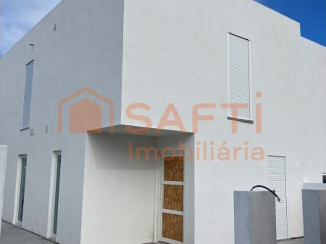 Moradia nova em Fenais da Luz concelho de Ponta Delgada Conforto, qualidade e localização