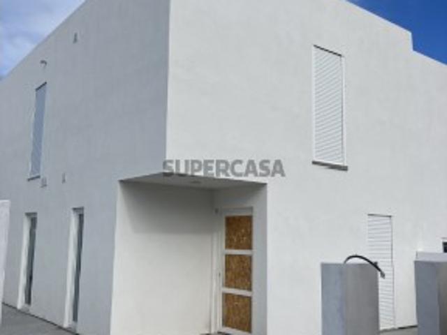 Moradia nova em Fenais da Luz concelho de Ponta Delgada Conforto, qualidade e localização