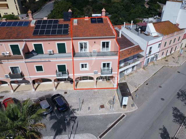 Moradia Nova na Charmosa Vila de Estombar