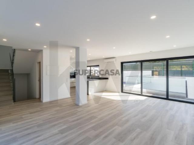 Moradia Nova T3+1 nas Gambelas 899.000€