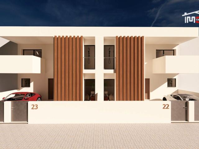 Moradia Nova T3, 2 Pisos, Logradouro, 2 Suites, Coz. Equipada, 3 WCs Boas Áreas e Bons Acabamentos