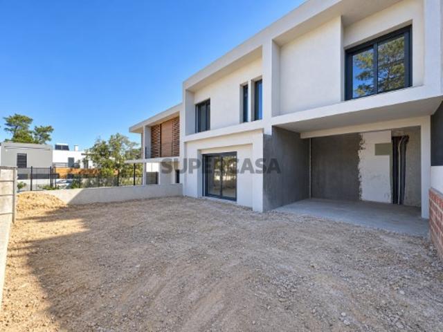 Moradia Nova T3 C/ 3 Suite e Piscina Alto das Vinhas