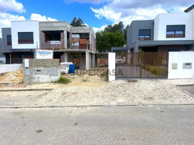 Moradia nova T3 com piscina Caminho branco Sesimbra