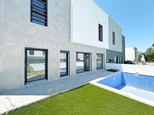 Moradia Nova T3 Com Piscina Alto das Vinhas