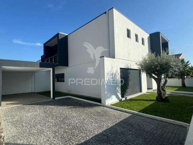 Moradia Nova T3 em Barco Guimarães