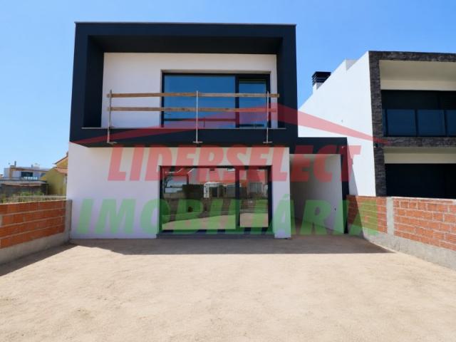 Moradia NOVA T4, c/ 3 Suites