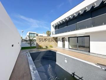 Moradia Nova T4 C/ 3 Suites e Piscina Azeitão *PRONTA