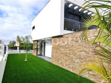 Moradia nova T4 com piscina em Azeitão zona calma e verde, com certificação energética A